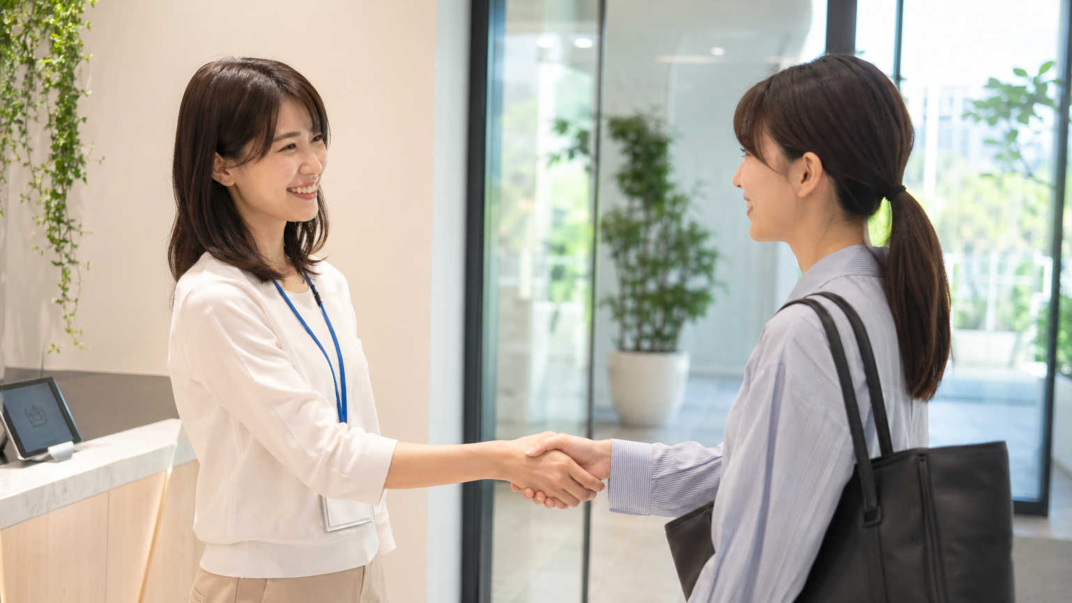 物流業界の人手不足対策④外部委託・人材派遣を活用する